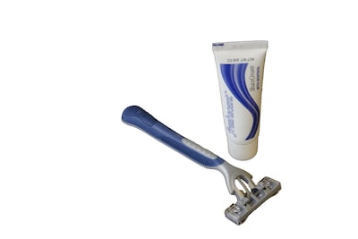 Triple Blade Razor with 0.6oz Freshscent™ Shaving Cream in Guest Valet™ Box