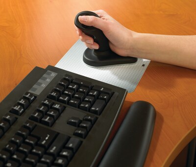 3M™ Wireless Ergonomic Mouse, Vertical Grip Design, Keeps Hand and Wrist at a Neutral Angle for Comfort, Small, Black