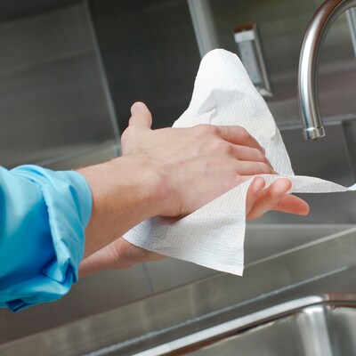 Scott Essential Recycled C-Fold Paper Towels, 1-ply, 200 Sheets/Pack, 12 Packs/Carton (01510)