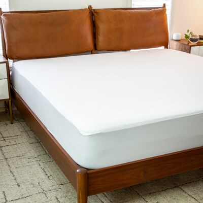 Flash Furniture Capri Comfortable Sleep Queen Size Mattress Protector, White, 60" x 80" x 0.125"-18" (RFMP101Q)