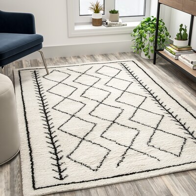 47 x 65 Ivory/Grey Polyester Rug