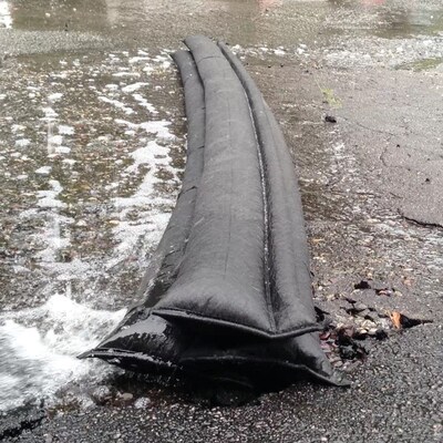 Quick Dam Grab & Go Flood Barrier, 120", Up to 8.5 Gal., 5/Box (QDGG10-5)