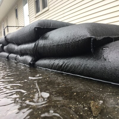 Quick Dam Grab & Go Flood Bags and Barriers, 15/Box (QDGGCO)