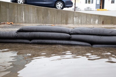 Quick Dam Grab & Go Jumbo Flood Bag, 48", Up to 8 Gal. 5/Box (QDGG1248-5)