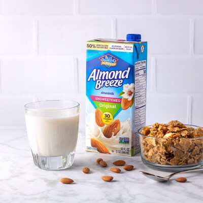 Blue Diamond Almond Milk, 32 oz., 6/Pack (220-01993)
