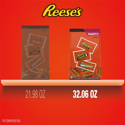 REESE'S Milk Chocolate Peanut Butter Assortment Snack Size Candy, Individually Wrapped, 32.06 oz, Bulk Party Bag  (3400093922)