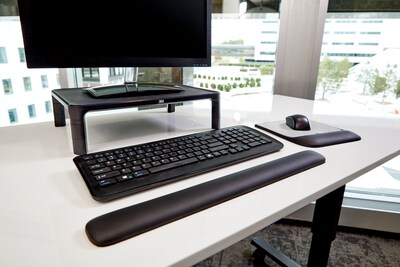 3M Gel Wrist Rest for Keyboards, Black, Soothing Gel Technology for Comfort and Support (WR85B)
