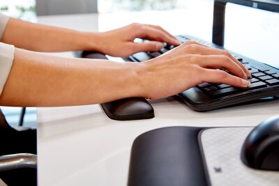 3M Gel Wrist Rest for Keyboards, Black, Soothing Gel Technology for Comfort and Support (WR85B)