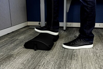 3M™ Foot Rest for Standing Desks, Use to Sit or Stand, Safety-Walk™ Slip-Resistant Surface (FR200B)