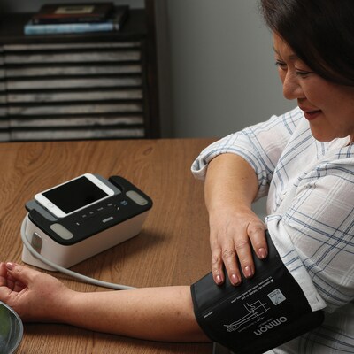 Omron Complete Wireless Upper Arm Blood Pressure Monitor and Single-Lead EKG Monitor (BP7900)