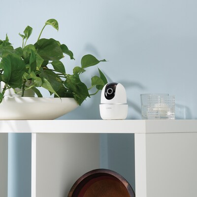 Lorex 2K QHD Indoor Wi-Fi Smart Pan-and-Tilt Security Camera with Person Detection, White (W462AQC-E)