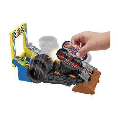 Mattel Hot Wheels Monster Trucks Arena Smashers, 3/Pack (HNB89)