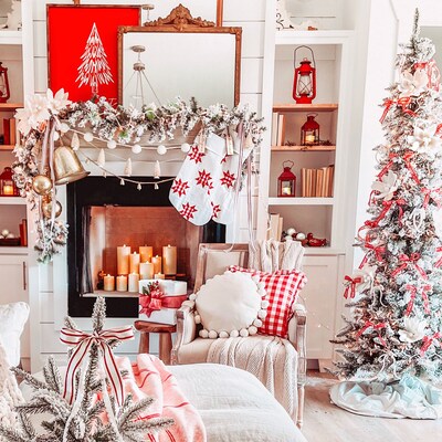 Fraser Hill Farm 7.5 ft. Slim Mountain Pine Flocked Pre-Lit Artificial Christmas Tree, 500 Lights (FFMPS075-5SN)