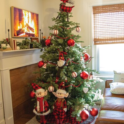 Fraser Hill Farm 6.5-Ft. Foxtail Pine Christmas Tree (FFFX065-0GR)