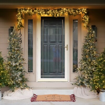 Fraser Hill Farm 6.5 ft. Buffalo Fir Slim Pre-Lit Artificial Christmas Tree, 400 Lights (FFBF065-3SN)