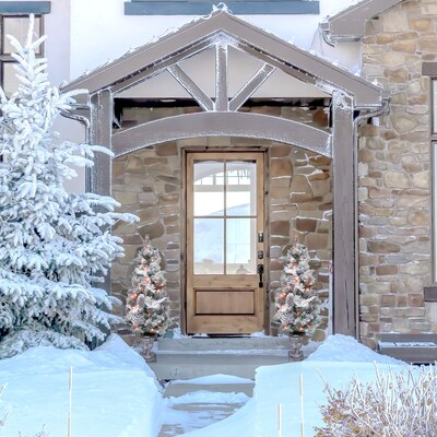 Fraser Hill Farm 4-Ft. Christmas Pre Lit Snow Flocked Porch Trees (FF048CHPT001-1SN/S2)