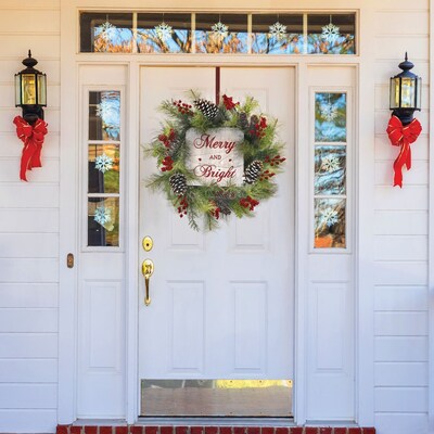 Fraser Hill Farm 26" Frosted Wreath (FF026CHWR001-0GR)