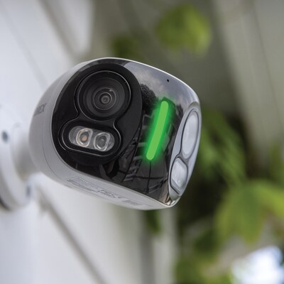 Lorex Wi-Fi 4K Dual-Lens Smart Security Camera with Smart Security Lighting, White (W891UAD-E)