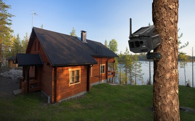 VOSKER V150 Indoor/Outdoor Wired/Wireless Solar Security Camera, Black (V150-US)