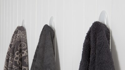 Command Large Bathroom Hooks, White, 1 Hook, 1 Large Water-Resistant Strip/Pack (BATH17-3ES)