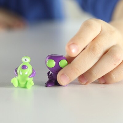 Learning Resources Beaker Creatures Reactor Pod, 35 Beaker Creatures (LER3818)