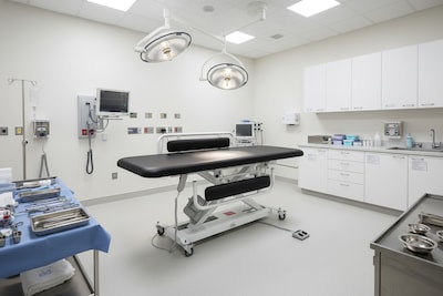 Viva Comfort XRO Electric Height Adjustable Exam Table, 550 lbs. Capacity, Black (903-19-BLK-MK)