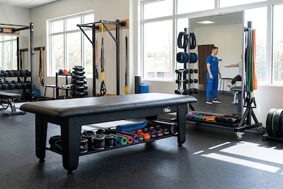 Viva Comfort Electric Height Adjustable Bariatric Treatment Table with Shelf, 1500 lbs Capacity, Black (ADI903-60-630-BLK)