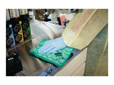 Rubbermaid HYGEN Microfiber Dry Cloths, Green, 12/Carton (FGQ62000GR00)