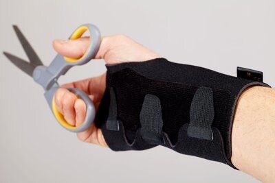 3M FUTURO Reversible Splint Wrist Brace, Adjustable, Black/Gray (10770EN)