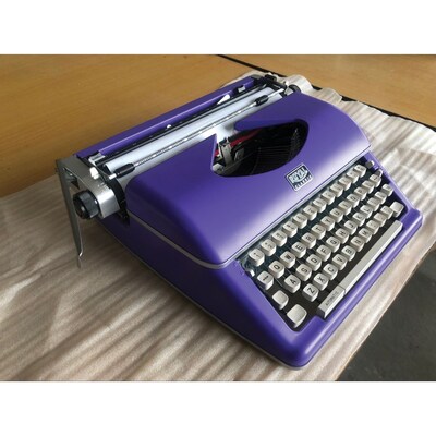 Royal Classic Manual Typewriter, Purple (9119Q)