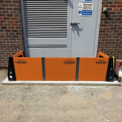 Quick Dam Universal Flood Gate, Flood Doorway Control, Expands 40"-45" (QDFG40)