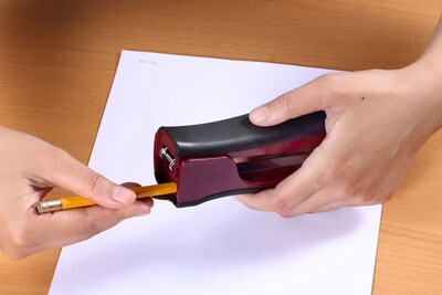 Bostitch Dynamo Desktop Stapler with Pencil Sharpener, 20-Sheet Capacity, Staples Included, Magenta (BOSB696RMAG)